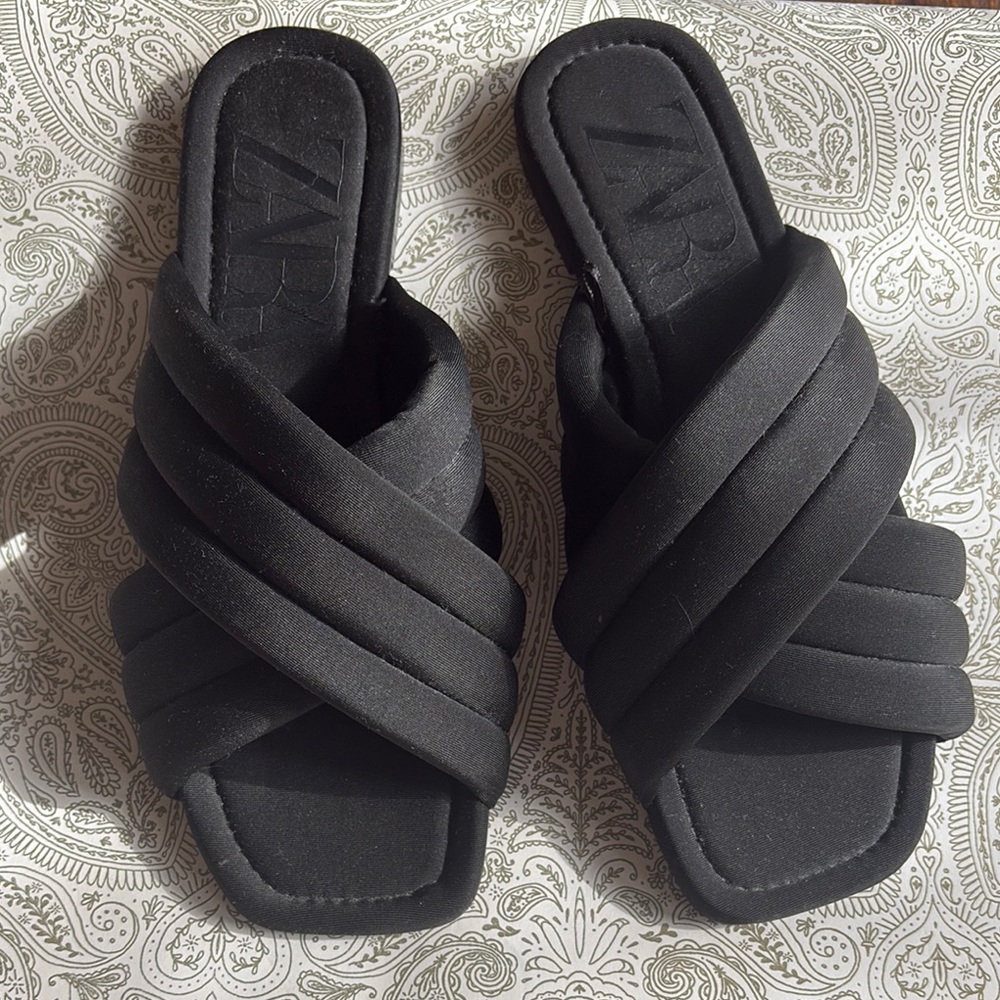 Zara Black Quilted Slide Sandals Size 39 - 8.5